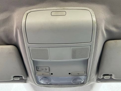 Used 2009 Volkswagen Rabbit S image 17