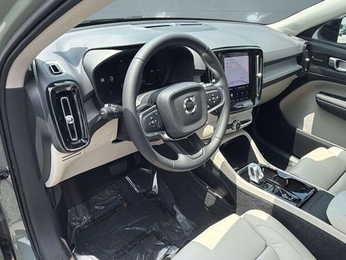 Certified 2023 Volvo XC40 B5 Ultimate w/ Protection Package Premier AWD/4WD image 4