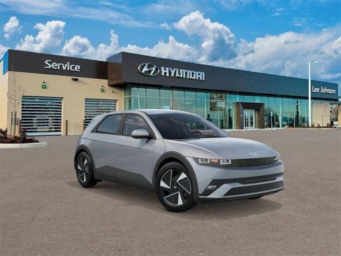 New 2026 Hyundai Ioniq 5 SE image 2