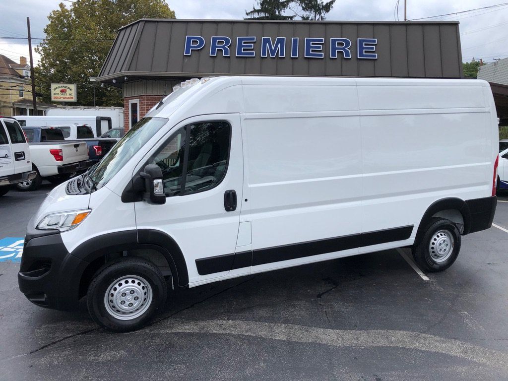 Used 2025 RAM ProMaster 2500 w/ Convenience Group FWD image 2