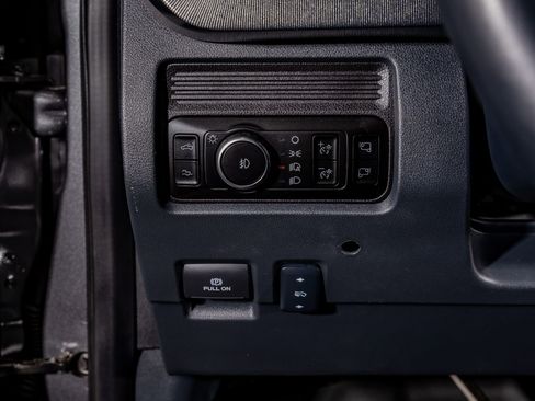 Used 2025 Ford F350 Platinum w/ FX4 Off-Road Package image 21