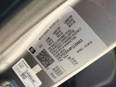 Used 2023 Chevrolet Colorado LT w/ LT Convenience Package II image 32