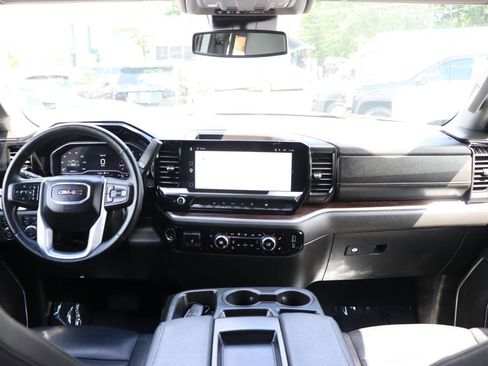 Used 2025 GMC Sierra 1500 SLT AWD/4WD image 16