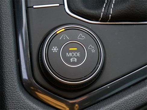 Certified 2024 Volkswagen Tiguan SE R-Line image 27