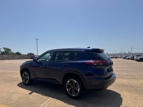 Certified 2025 Nissan Rogue SV FWD image 14