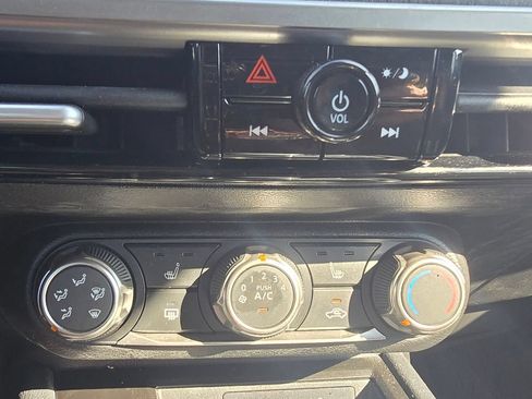 Used 2025 Nissan Kicks SV w/ SV Premium Package FWD image 29