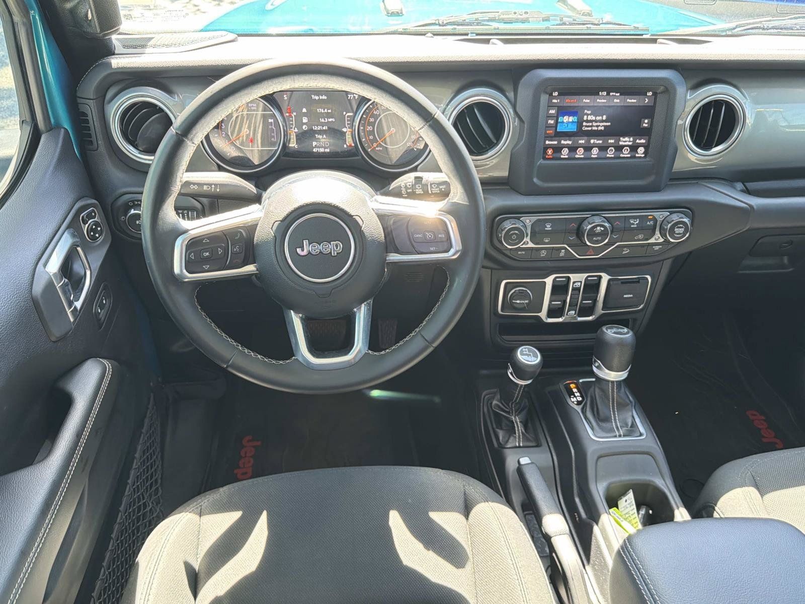 Used 2019 Jeep Wrangler Unlimited Sahara AWD/4WD image 3