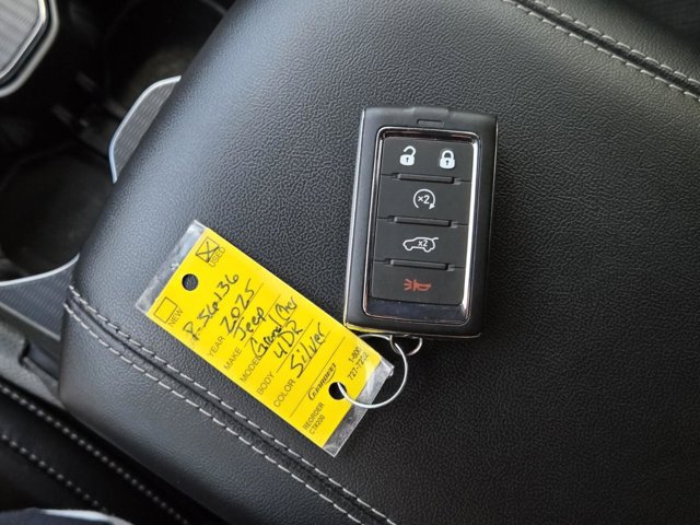 Used 2025 Jeep Grand Cherokee Altitude AWD/4WD image 44