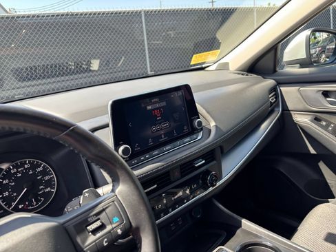 Used 2025 Nissan Rogue SV AWD/4WD image 16