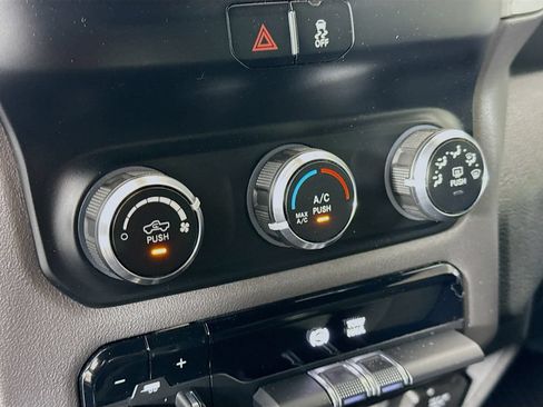 Used 2023 RAM 2500 Big Horn w/ Cold Weather Group AWD/4WD image 15