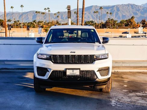 New 2025 Jeep Grand Cherokee Altitude image 3