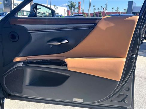 Used 2024 Lexus ES 300h w/ Premium Package image 23