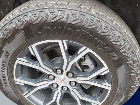 Certified 2025 GMC Acadia AT4 w/ Luxury Package AWD/4WD image 3