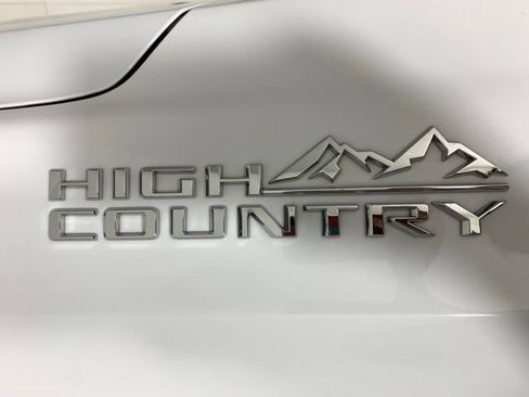 Used 2022 Chevrolet Tahoe High Country AWD/4WD image 37