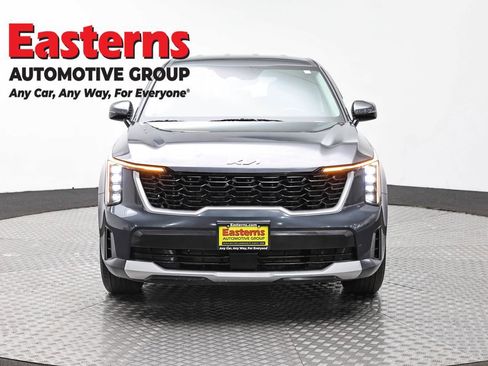 Used 2024 Kia Sorento LX image 2
