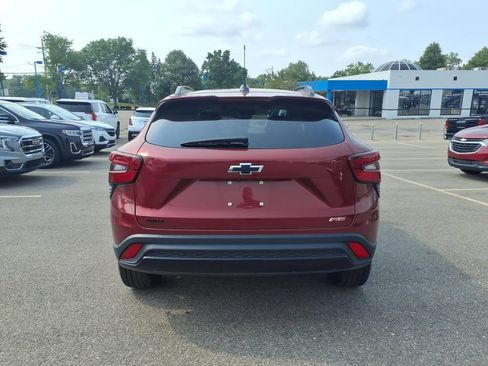 Used 2024 Chevrolet Trax RS w/ Sunroof Package FWD image 6