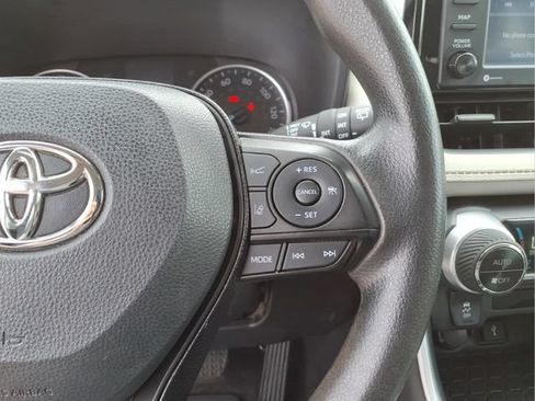 Used 2021 Toyota RAV4 XLE AWD/4WD image 17