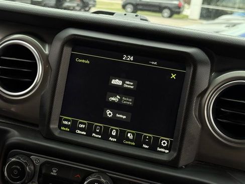 Used 2023 Jeep Wrangler Sahara image 23