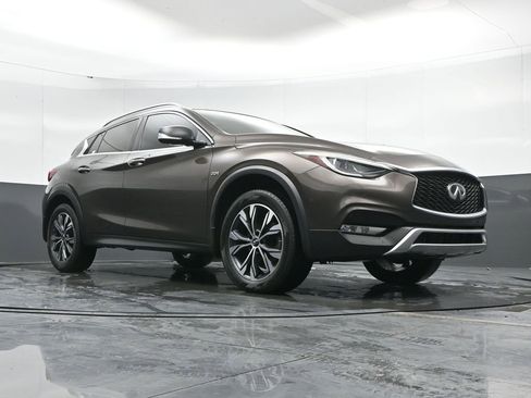 Used 2017 INFINITI QX30 Premium w/ Technology Package image 47