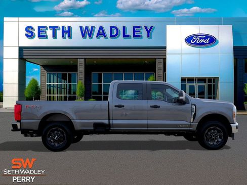 Used 2025 Ford F250 XL w/ FX4 Off-Road Package image 2