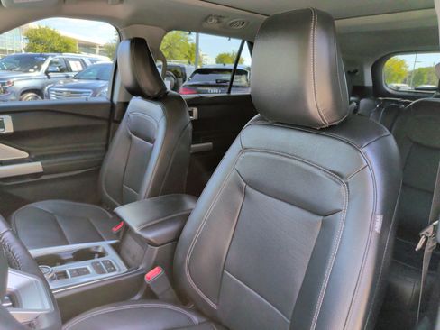 Used 2023 Ford Explorer Limited w/ Limited Technology Package RWD image 25