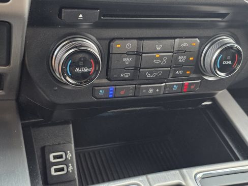 Used 2018 Ford F150 Platinum w/ Equipment Group 701A Luxury RWD image 26