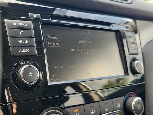 Used 2020 Nissan Rogue Sport S image 26