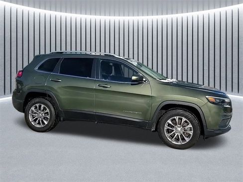 Used 2020 Jeep Cherokee Latitude Plus w/ Cold Weather Group image 3