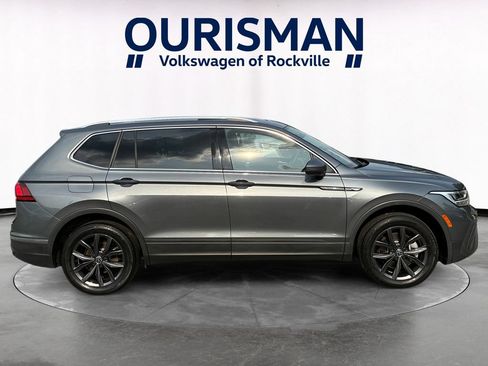 Used 2023 Volkswagen Tiguan SE w/ Panoramic Sunroof Package FWD image 7