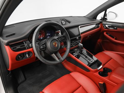 Certified 2025 Porsche Macan GTS image 58