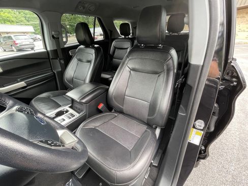 Used 2023 Ford Explorer Limited w/ Equipment Group 301A RWD image 10