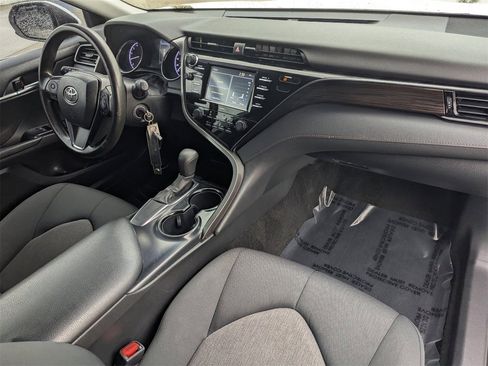 Used 2020 Toyota Camry LE image 10