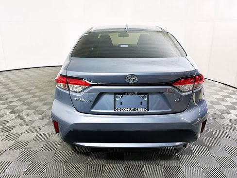 Used 2021 Toyota Corolla LE image 4