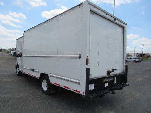 Used 2022 GMC Savana 3500 Extended w/ Power Convenience Package image 5