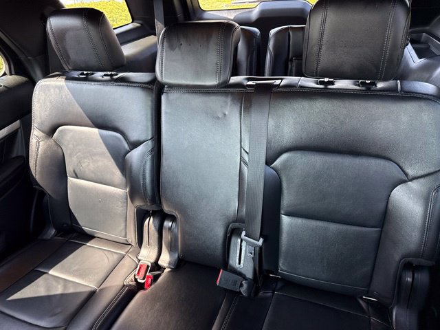 Used 2017 Ford Explorer XLT w/ Equipment Group 202A FWD image 2