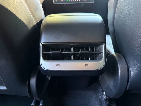 Used 2021 Tesla Model Y Long Range image 24