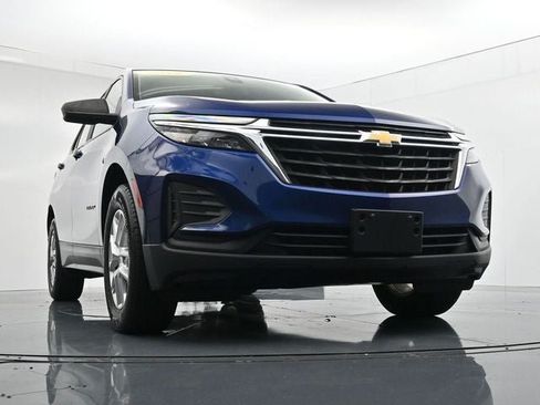 Used 2022 Chevrolet Equinox LS w/ LS Convenience Package AWD/4WD image 32