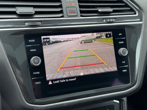 Used 2022 Volkswagen Tiguan SE R-Line image 29