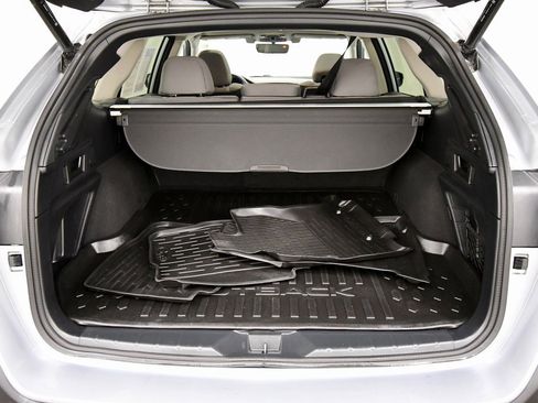 Used 2022 Subaru Outback Premium image 7