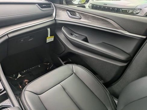 New 2025 Jeep Grand Cherokee L Limited w/ Black Appearance Package image 15