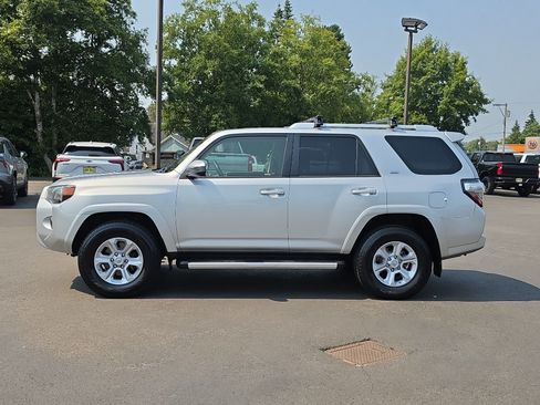 Used 2016 Toyota 4Runner SR5 AWD/4WD image 6