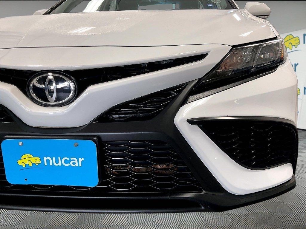 Used 2021 Toyota Camry SE w/ Cold Weather Package FWD image 31