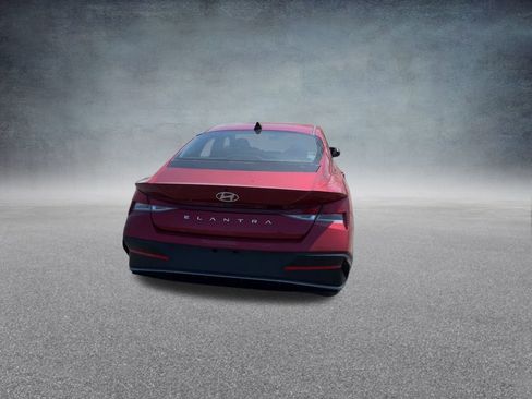 Certified 2025 Hyundai Elantra SE image 21