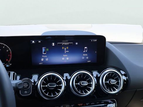 Certified 2026 Mercedes-Benz GLA 250 4MATIC image 21