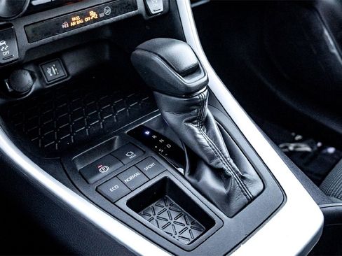 Used 2025 Toyota RAV4 LE image 25