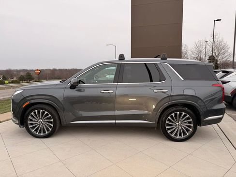 Used 2023 Hyundai Palisade Calligraphy image 3