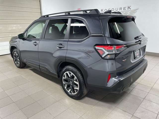 Used 2025 Subaru Forester Premium AWD/4WD image 4