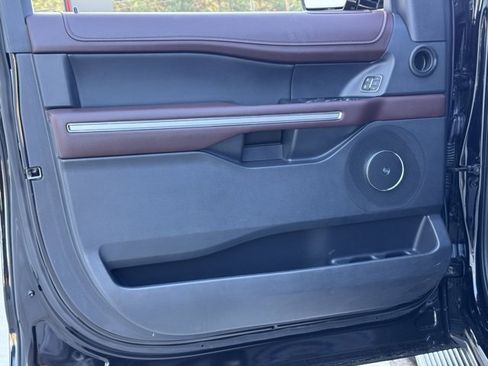 Used 2024 Ford Expedition Limited image 24