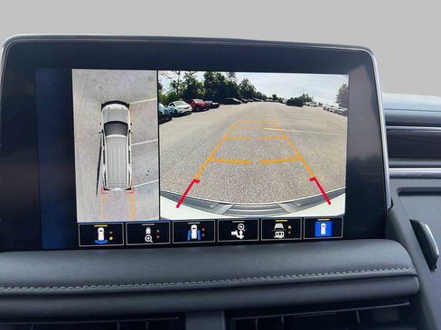 Used 2023 Chevrolet Suburban LT w/ Luxury Package RWD image 24