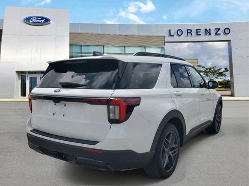 Used 2025 Ford Explorer ST-Line w/ Premium Package image 5